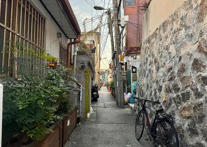 Soft Minimal 2br Near Dongdaemun, 2 Stops To Myeongdong * Seoul