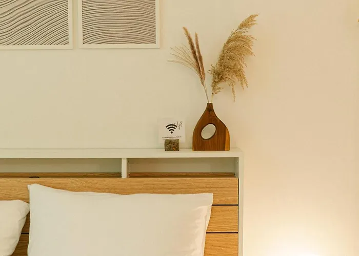 Soft Minimal 2br Near Dongdaemun, 2 Stops To Myeongdong * Seoul