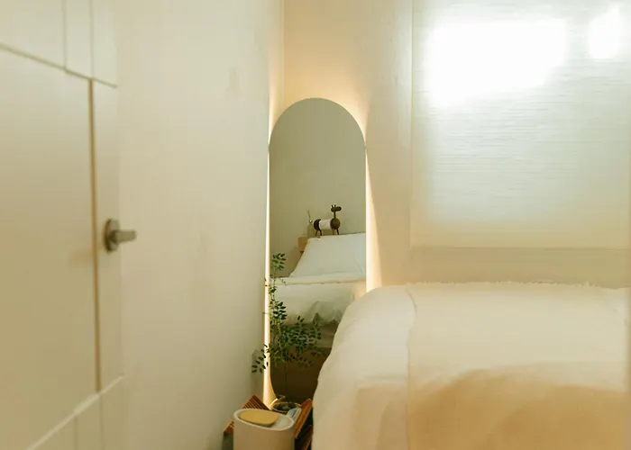 Soft Minimal 2br Near Dongdaemun, 2 Stops To Myeongdong * Seoul