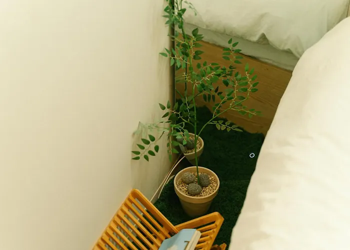 Soft Minimal 2br Near Dongdaemun, 2 Stops To Myeongdong Seoul