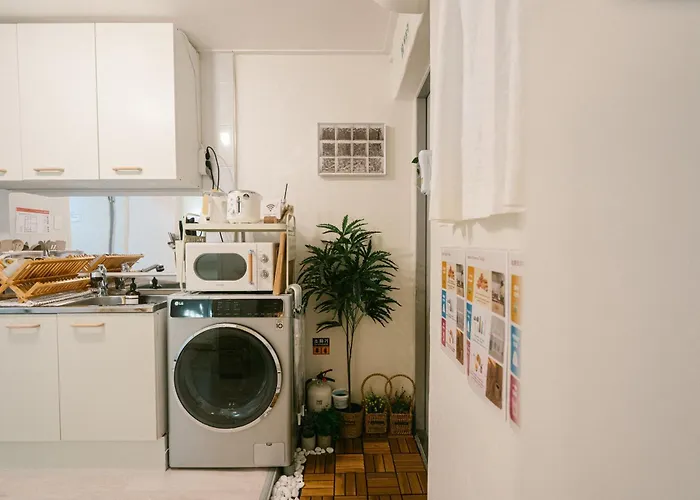 Soft Minimal 2br Near Dongdaemun, 2 Stops To Myeongdong Seoul