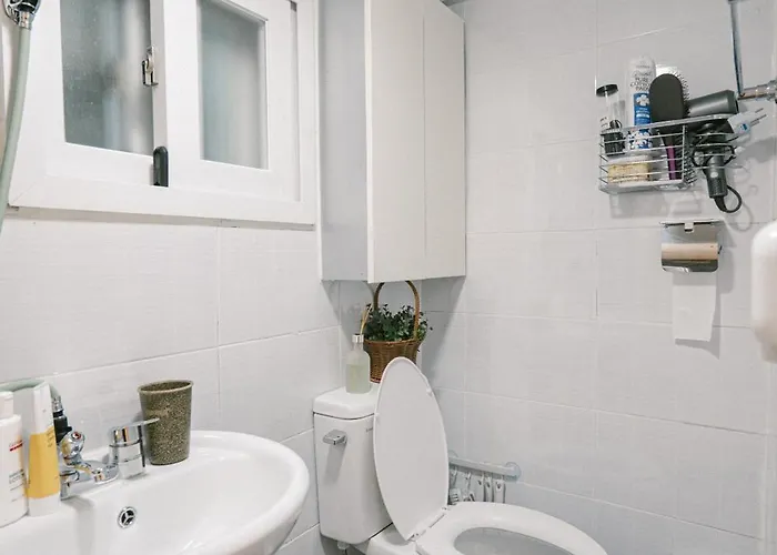 Soft Minimal 2br Near Dongdaemun, 2 Stops To Myeongdong Villa