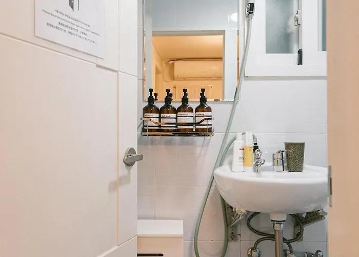 Soft Minimal 2br Near Dongdaemun, 2 Stops To Myeongdong * Seoul