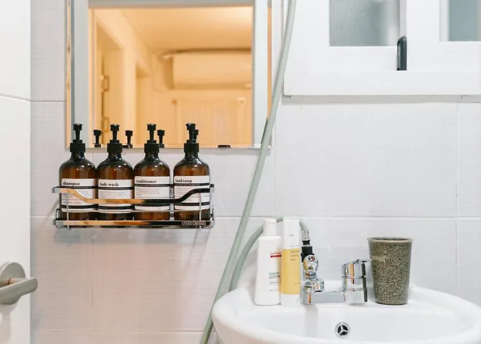 Soft Minimal 2br Near Dongdaemun, 2 Stops To Myeongdong * Seoul